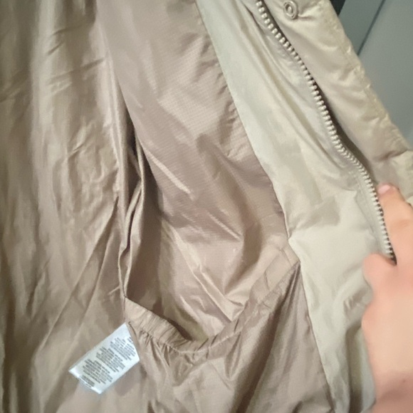 Puffer jacket levis ( size L) - Picture 8 of 9